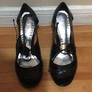 Bcbg Kaola patent leather heels